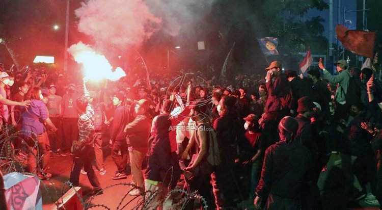 Demo Tolak Kenaikan Harga BBM di Jakarta Berakhir Ricuh